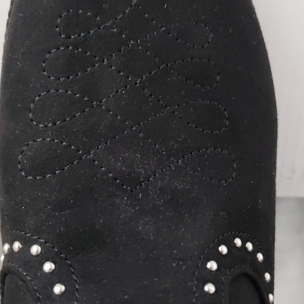 Boots - Picture 4 of 6